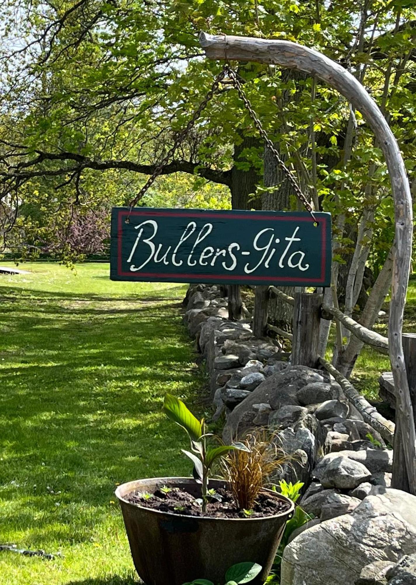 Ruhnu Bullers-Gita Talu Pensionat Exteriör bild